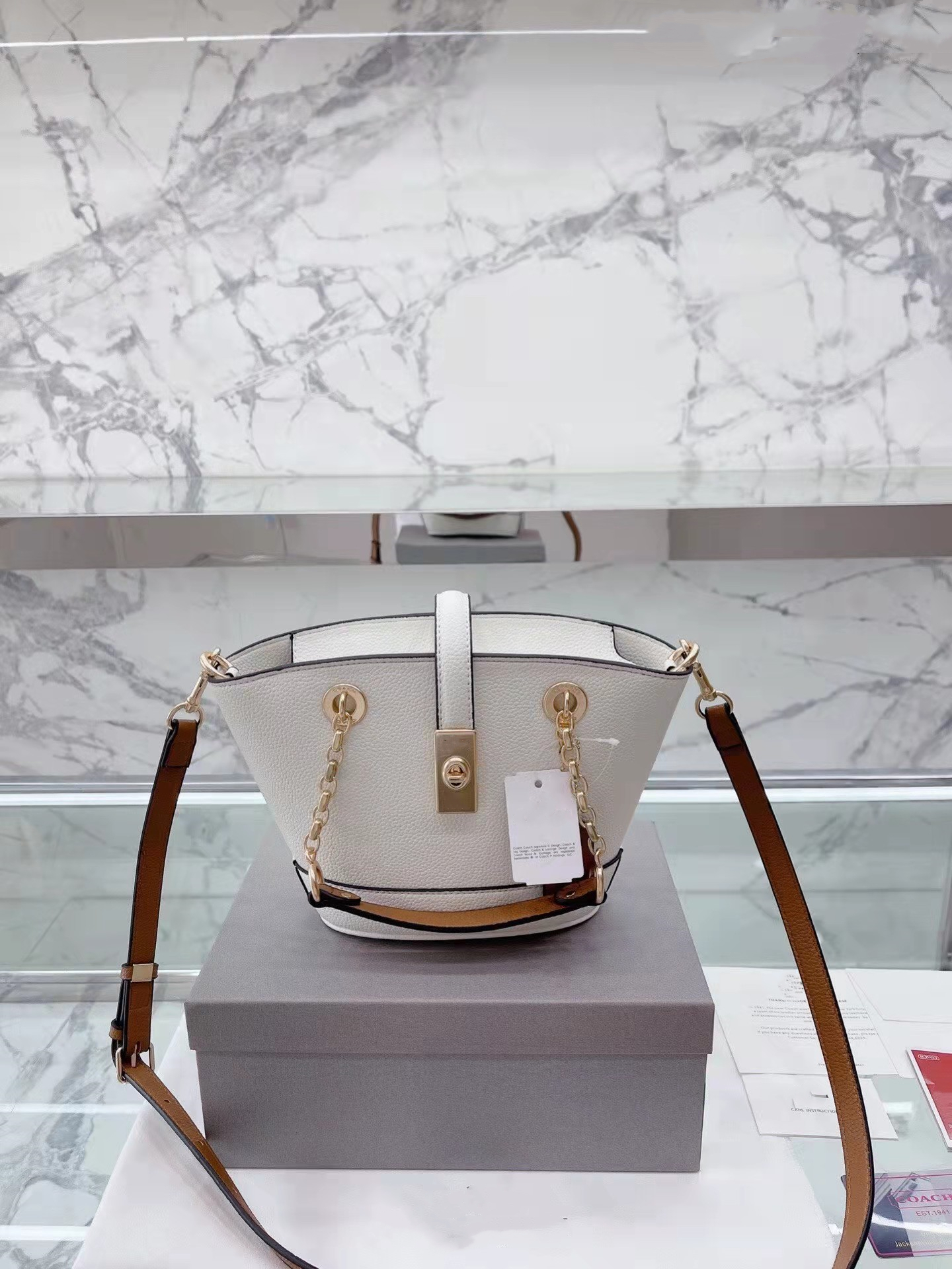 

2021Classic Designer Tote Bag Fashion flower Leather Handbags Women C brand 2218, Style 1 with box