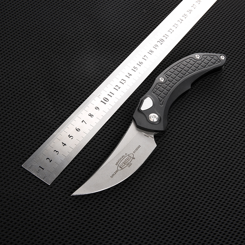 

BENCHKNIF knife Hunting Knife tactical Pocket Stainless Steel Outdoor camping EDC tool folding D131