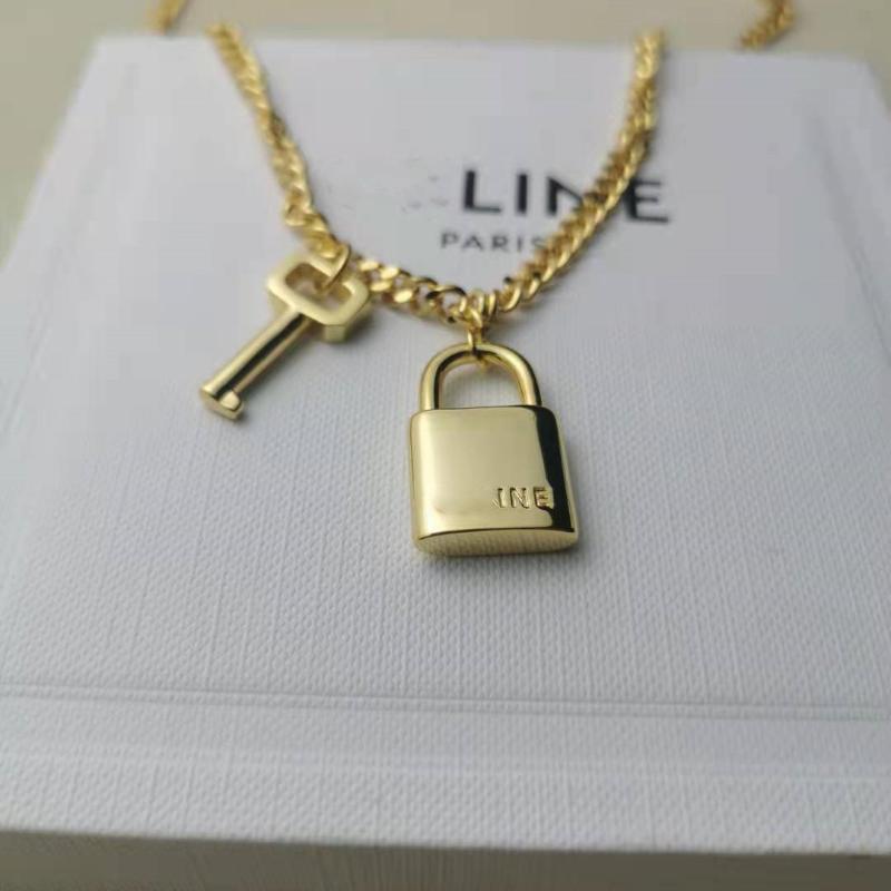 

Pendant Necklaces Brand Simple Fashion Punk Style Lock And Key Necklace Clavicle Chain For Women Brass Plated 18K GoldPendant