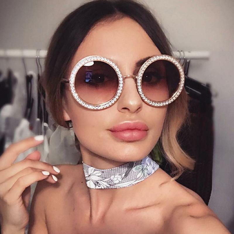 

Sunglasses FEISHINI Trimming Metal Round Ladies Rhinestone 2022 Fashion Crystal Trendy Womens Glasses UV Protector Gradient Grey