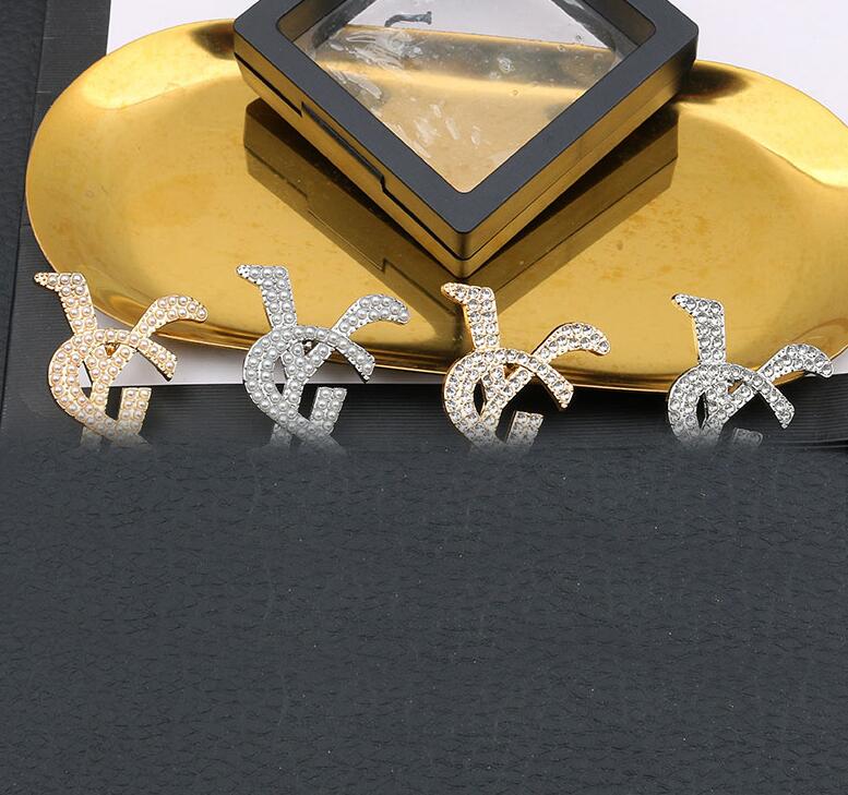 

23ss 20style Lots Mixed Simple Letter Pins Luxury Brand Designer Brooches Women Rhinestone Tassel Brooch Suit Pin Wedding Party Jewelry Accessories