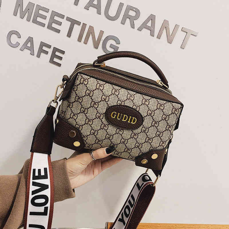 

Bag female new versatile printed messenger portable small square bag broadband temperament One Shoulder Messenger Bag, Coffee