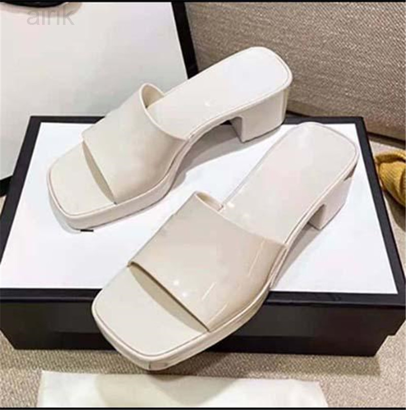 

Brand Woman Sandals Stylist Lady Slippers Summer Fashion Jelly Slip Slides Leather Alphabet Beach Sandal Thick Bottom Slipper