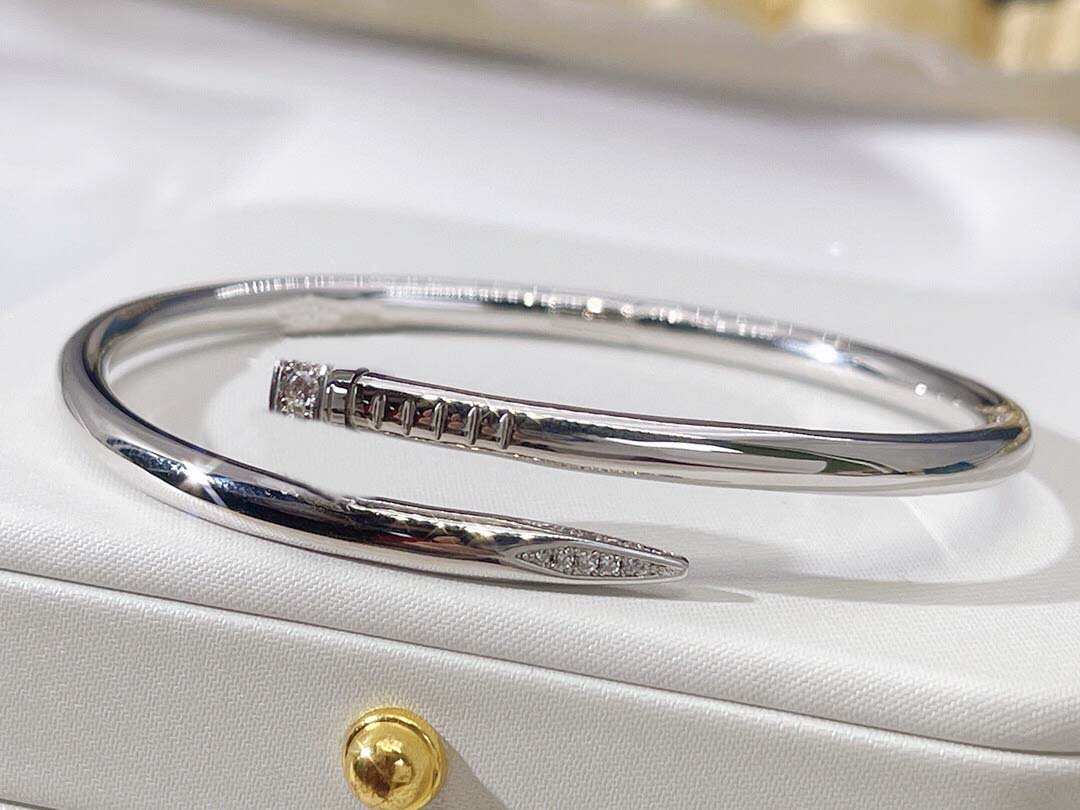 V Bracelet de bracelet à ongles épais à ongles épais de charme de qualité de luxe en or avec diamants en trois couleurs plaqué pour les femmes et