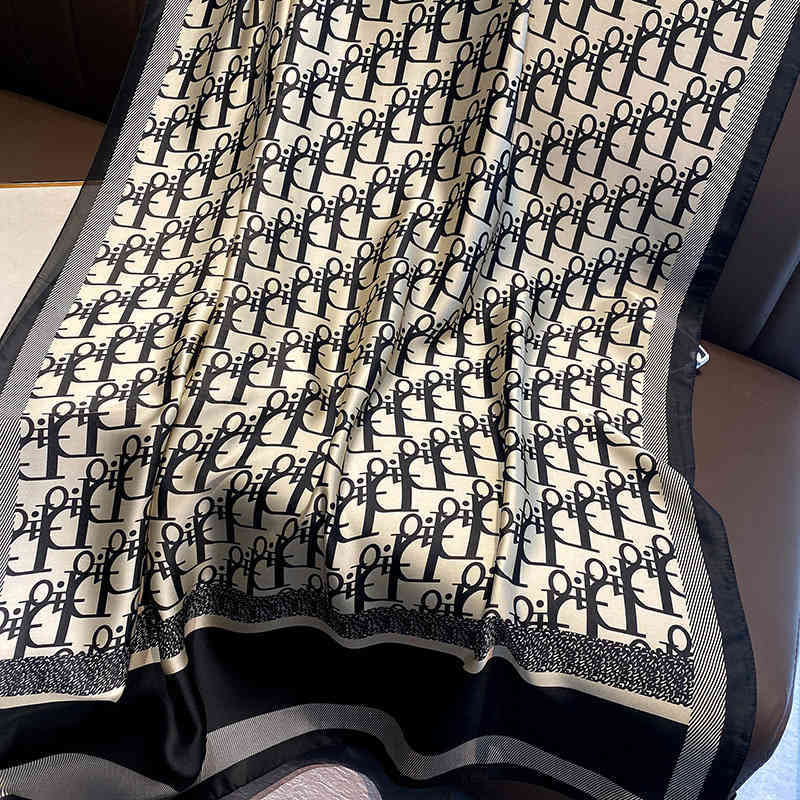 6JZ5 Tempérament coréen D Letter Scharf Scarf Châle de crème solaire mince des femmes avec une longue plage super grande en été