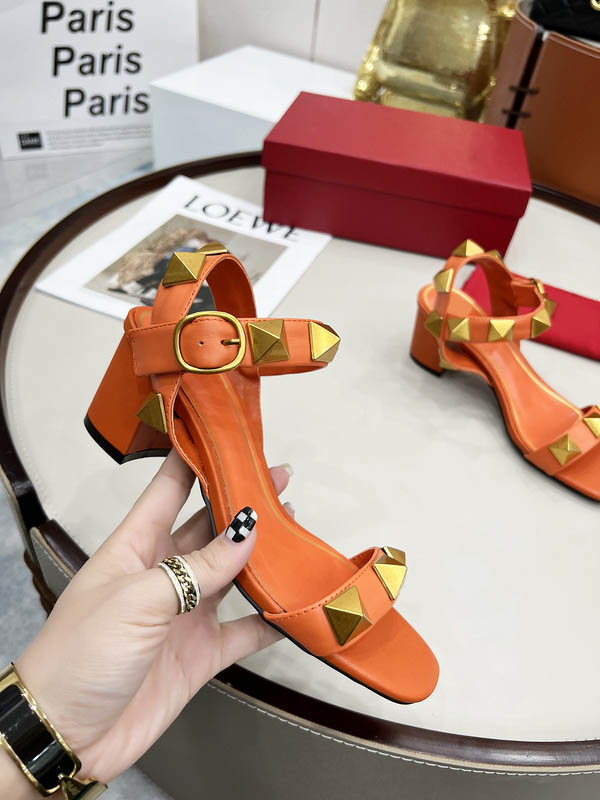 

2022 Women Heeled Sandals Slippers Outdoor Roman Stud Calfskin Ankle Strap Casual Sexy Sandal Summer Designer Luxury Fashion Ladies Beach Flat Flip Flops, Customized