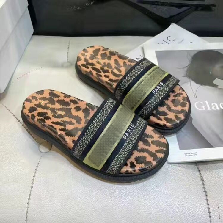 

2022 Designer Slippers New Paris Summer Sandals thick sole Beach Slides Ladies Flip Flops Loafers Floral leopard Embroidered, As photo