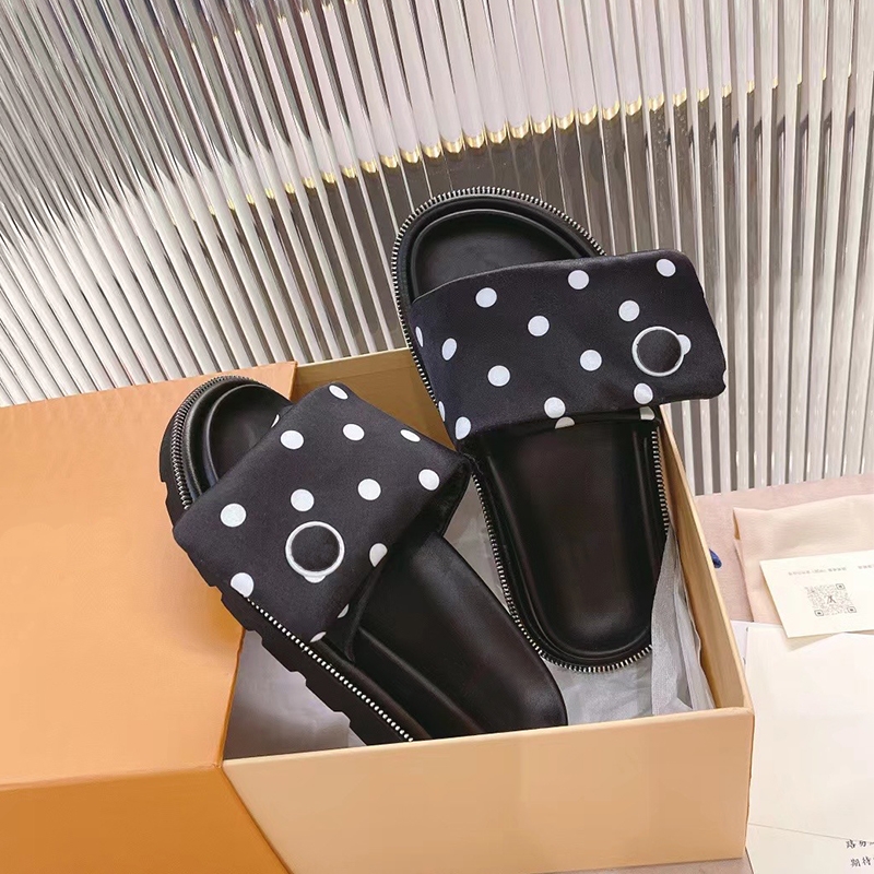 2022 Sandales de nouveau style Lettres à pois