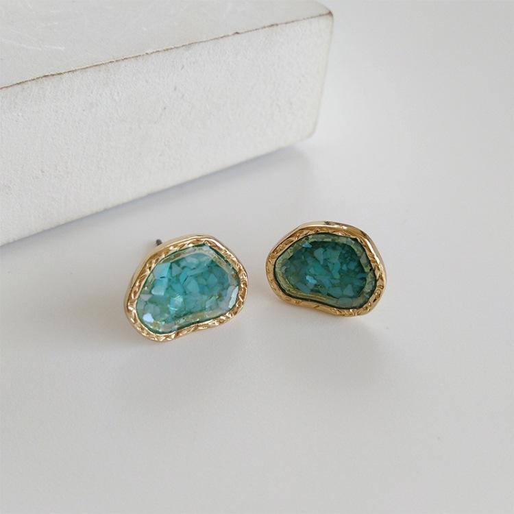 

Clip-on & Screw Back Personality Irregular Shape Round Stone Temperament Ears Clips Resin Elegant Light Green Clip On Earrings Without Pierc
