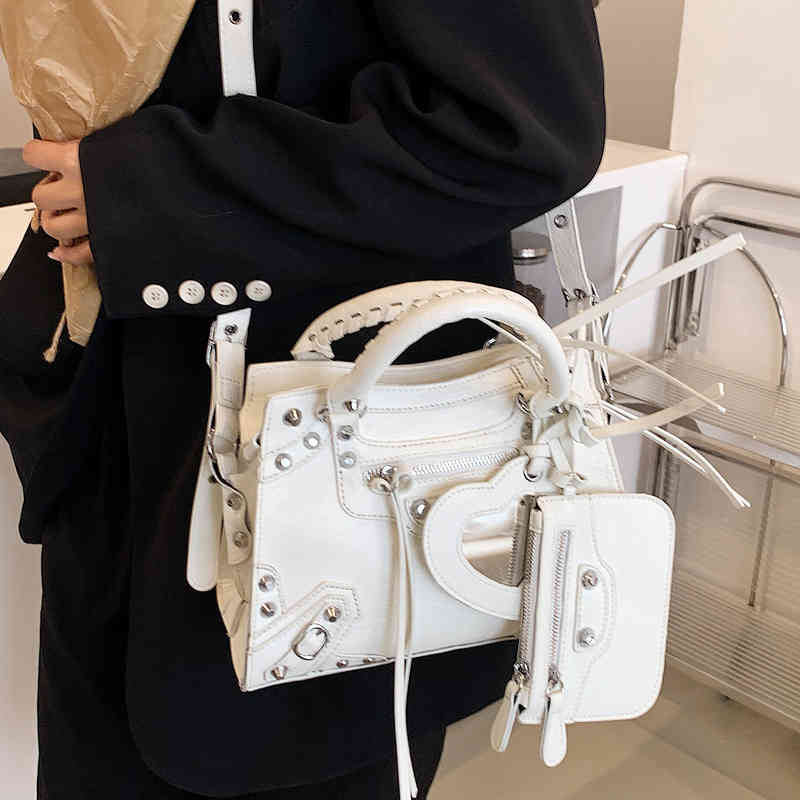 

Handbags 70% Off Small bag female 2022 summer new design hand bill of lading shoulder style Messenger Tote Bag Purs, Red