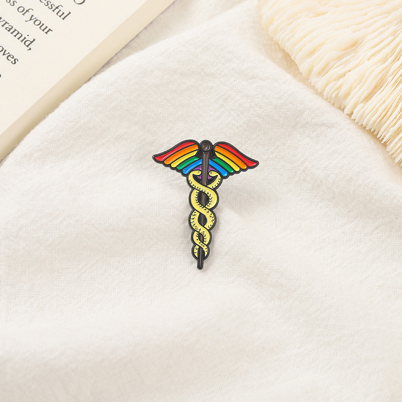 

Unisex Rainbow Wings Twist Snake Scepter Brooches Pins Alloy Paint Animal Backpack Buckle Badge Ornaments Sweater Jeans Clothes Collar Pins Accessories