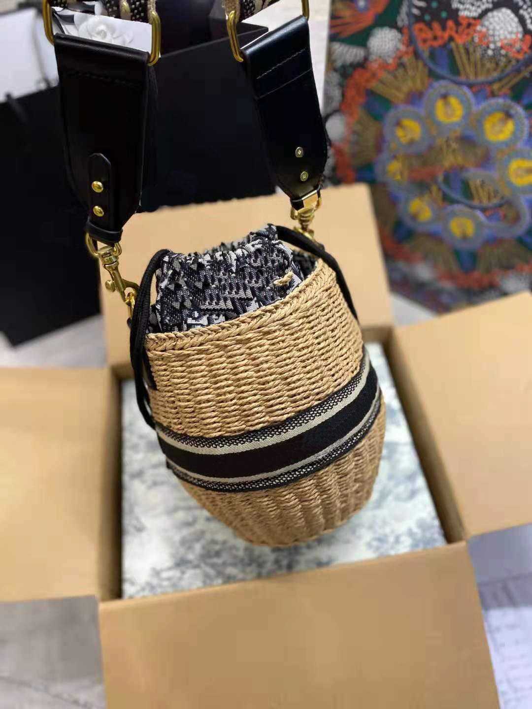 

2021Summer Beach Straw Bags Casual Rattan Women Handbags Wicker Woven Female Totes Large Capacity Lady Buckets Bag Travel Purse, Foam bag