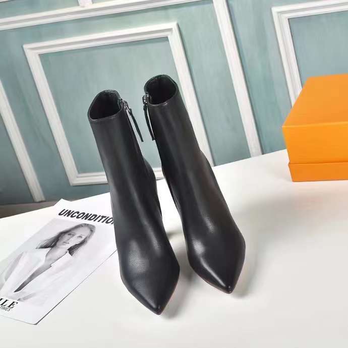 

Amina Muaddi Pointed-toe Boots Ankle Boots Sun Buckled Cubic Heel Pointed Toes Side Zip Leather Sole Booties Women Luxury Designer Shoes NO388, Sock