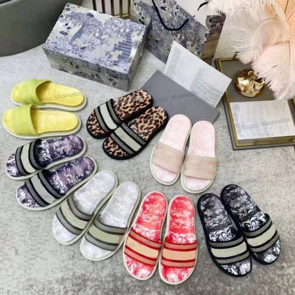

2022 Designer Slippers Dway Womens Scuffs New Paris Beautiful Shoes Summer Sandals thick sole Beach Slides Ladies Flip Flops Loafers Floral Navy Embroidered Outdoor, Shoesalon