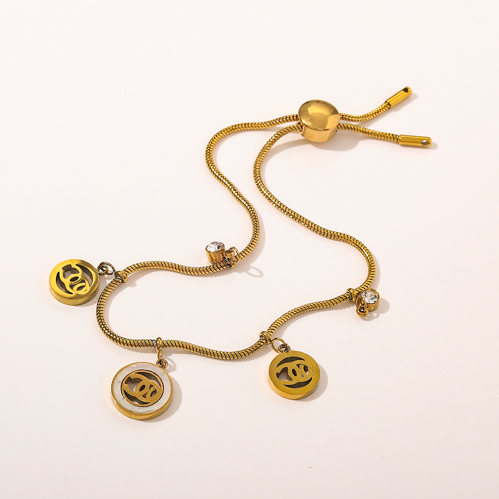 

Fashion Luxuries Stainless Steel Bracelets Bangle Women 18K Gold Plated Bracelet Wristband Cuff Chain Letter Pendant Lovers Gift Wedding Jewelry ZG1048