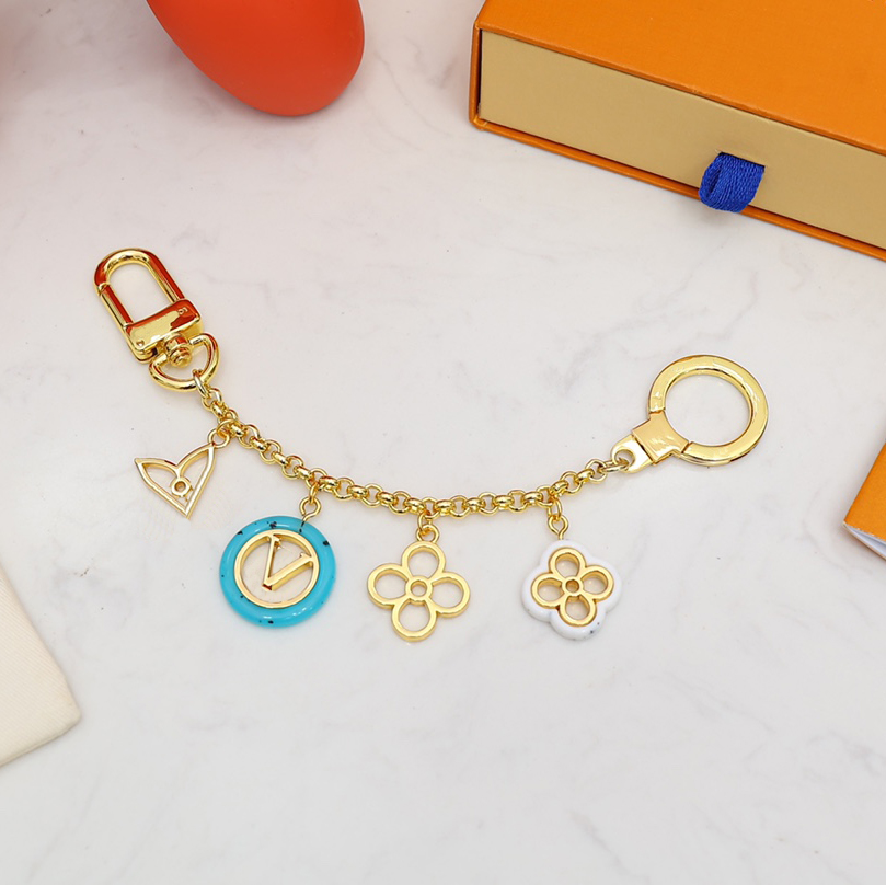 

3 Colors Keychain Luxury Designer Gold Ring Key Buckle Classic Letter Flower Round Pendant Stylish High Quality Keychains Bag Ornaments