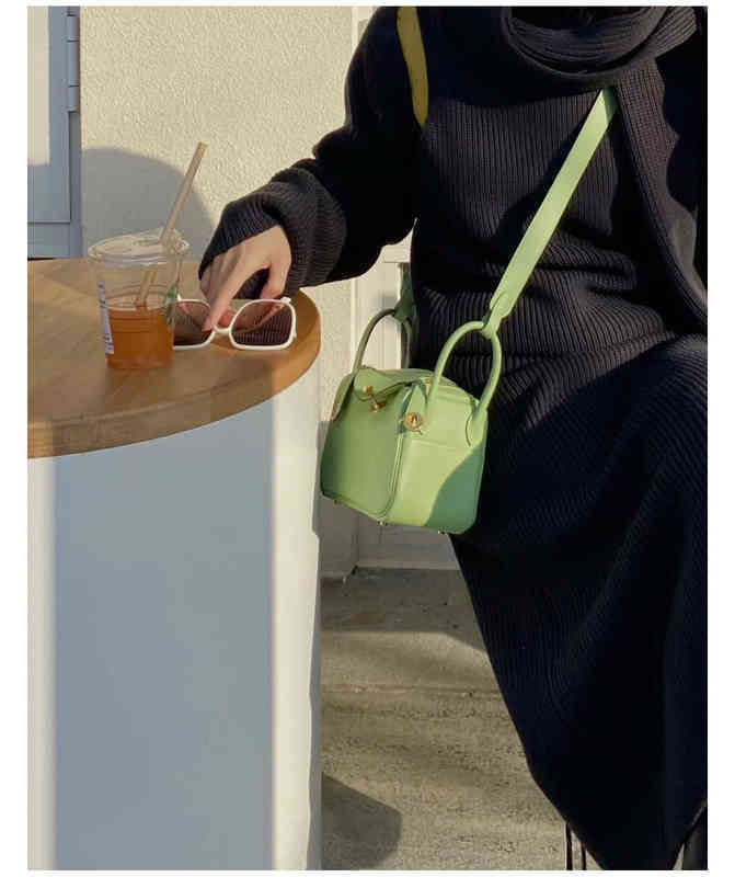 

Herme Lindys Bags Designer Gaoding Tc Pilindi Bag Mini Pillow Bag Head Leather One Shoulder Messenger Doctor, Milk shake 19cm gold button