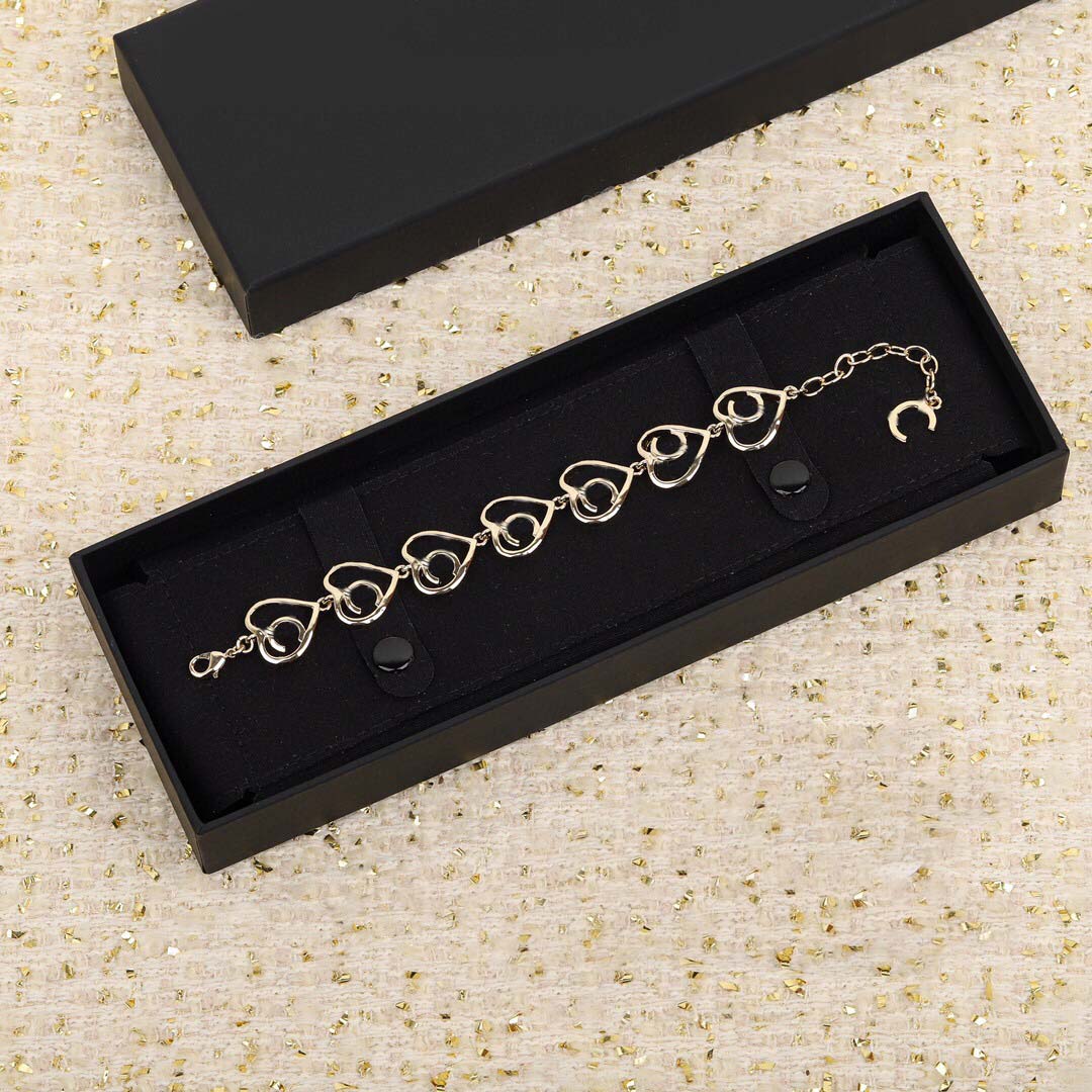 

2022 Top quality charm Pendant bracelet with 7pcs heart shape hollow design in 18k gold plated for women wedding jewelry gift have box stamp PS7585