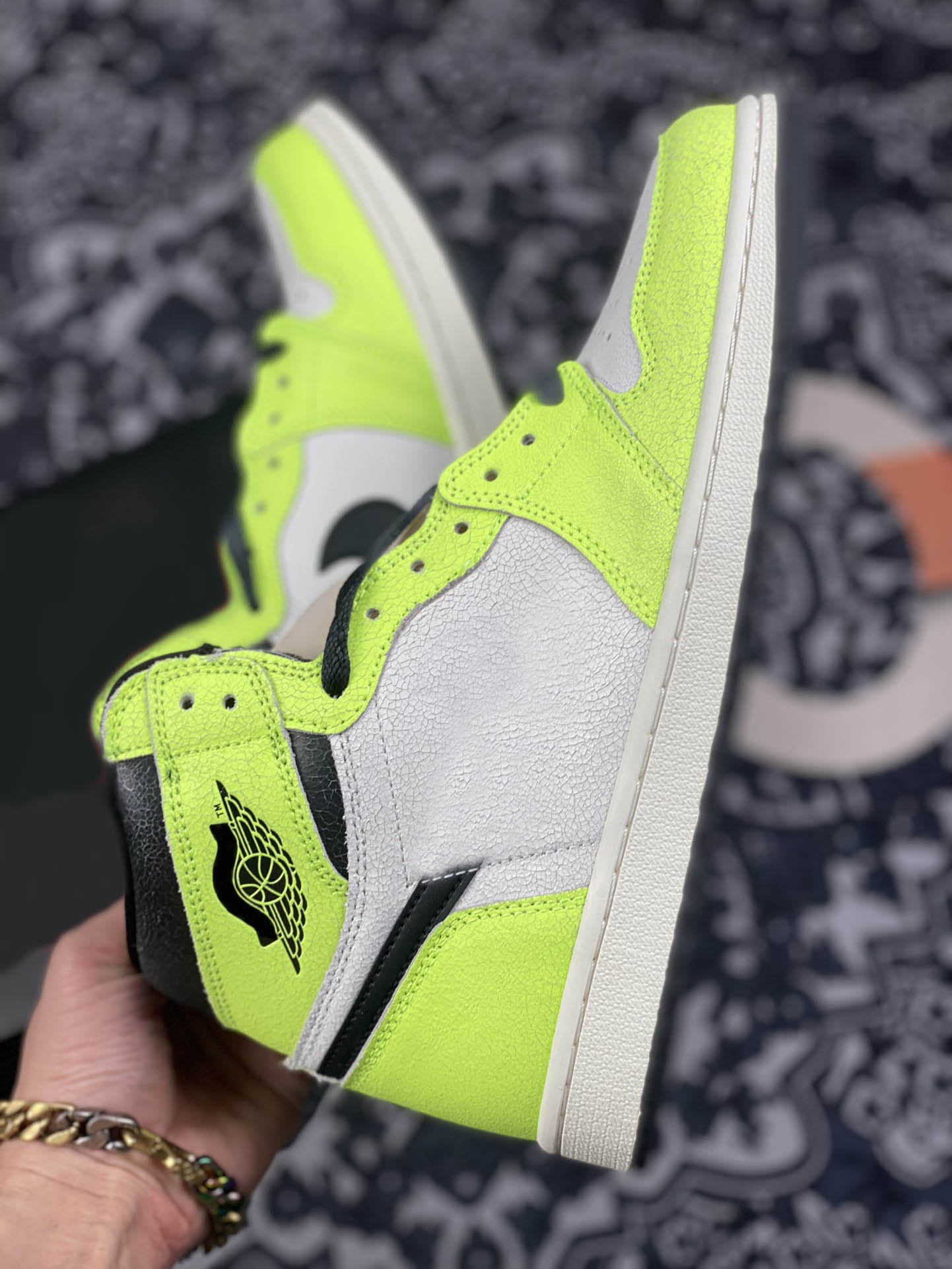 

2022 Air Authentic 1 High OG Visionaire Basketball shoes Volt Black Sail cracked leather Sneakers Light Curry Stealth Athletic Retro Men Women Sports Shoes With Box, Customize