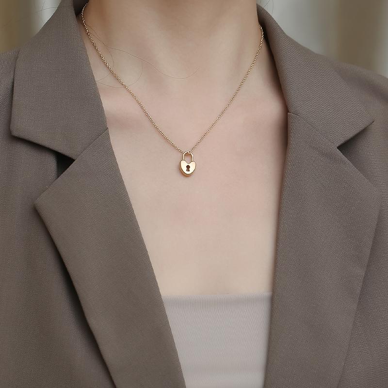 

Pendant Necklaces Fashion Graceful Lovely Lock For Women One Piece Titanium Steel Couple's Neck Chain Jewelry Sets Accessories GiftPenda