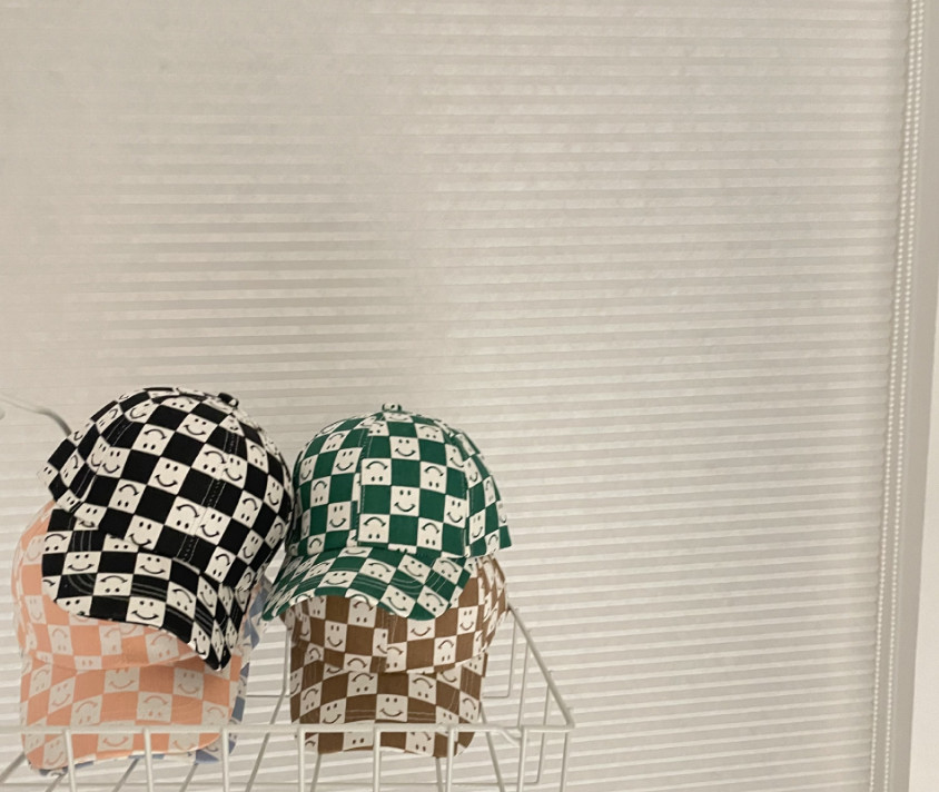 

INS Children checkerboard baseball hat kids smiling face plaid sports visor girls adjustable sunscreen caps fashion boys beach accessories Q6151, Black