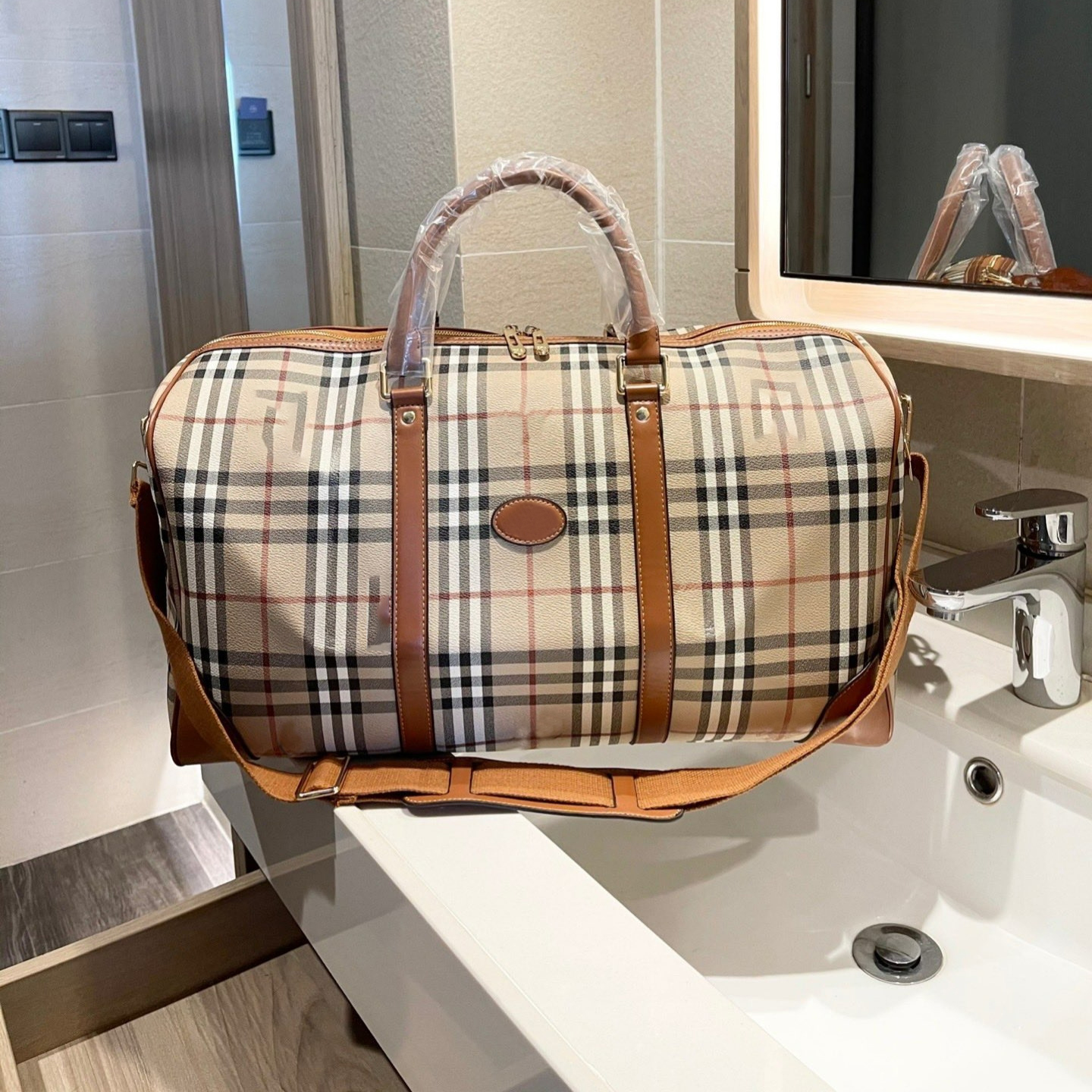 

Designer Bags Fashion Brand Customized Men Women New Boston One-shoulder Lant-span Totes, Clear