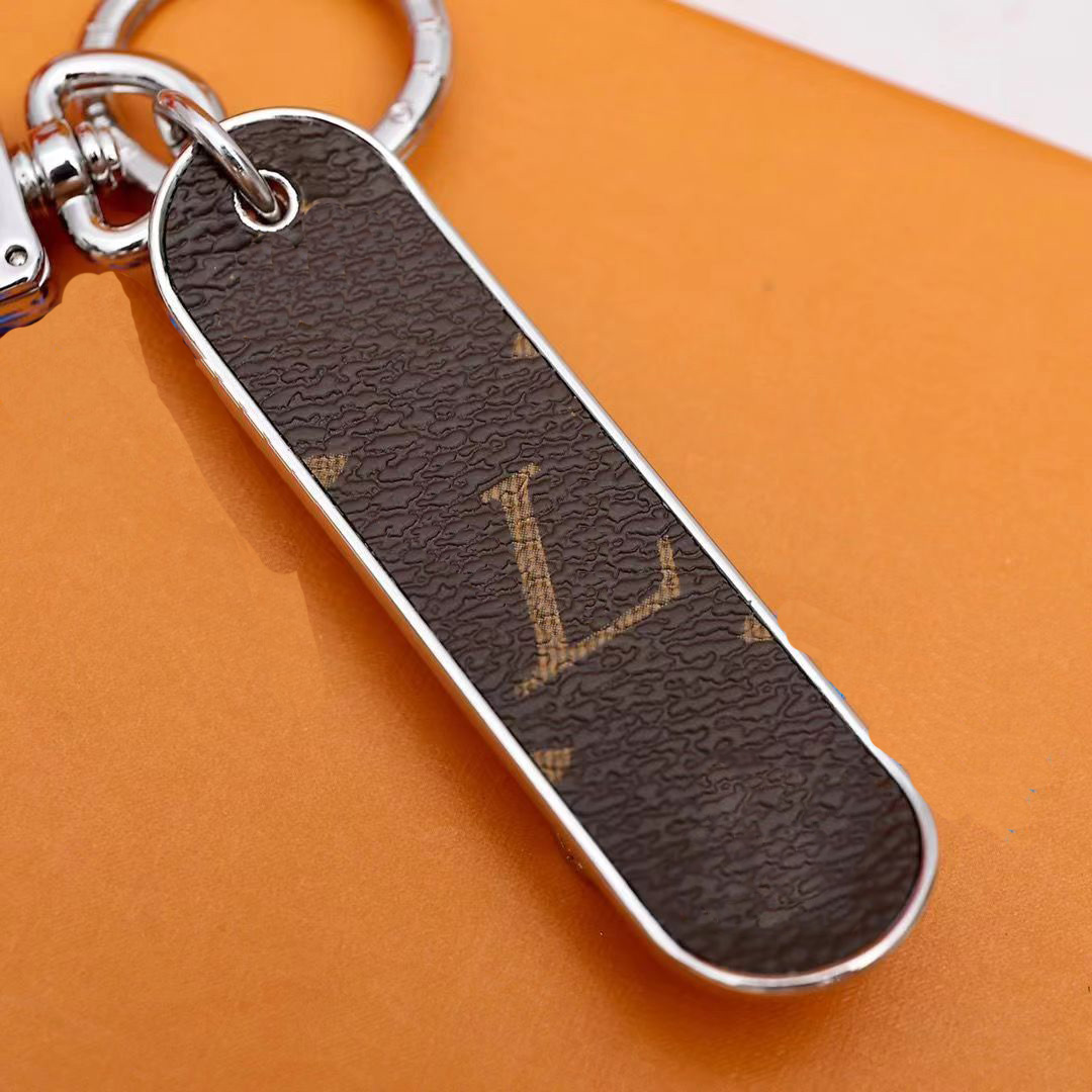 

Designers keychains Luxurys keychain solid color letters keychain fashion casual classic key chain Gift Skateboard trendykeychain 2 colors nice good