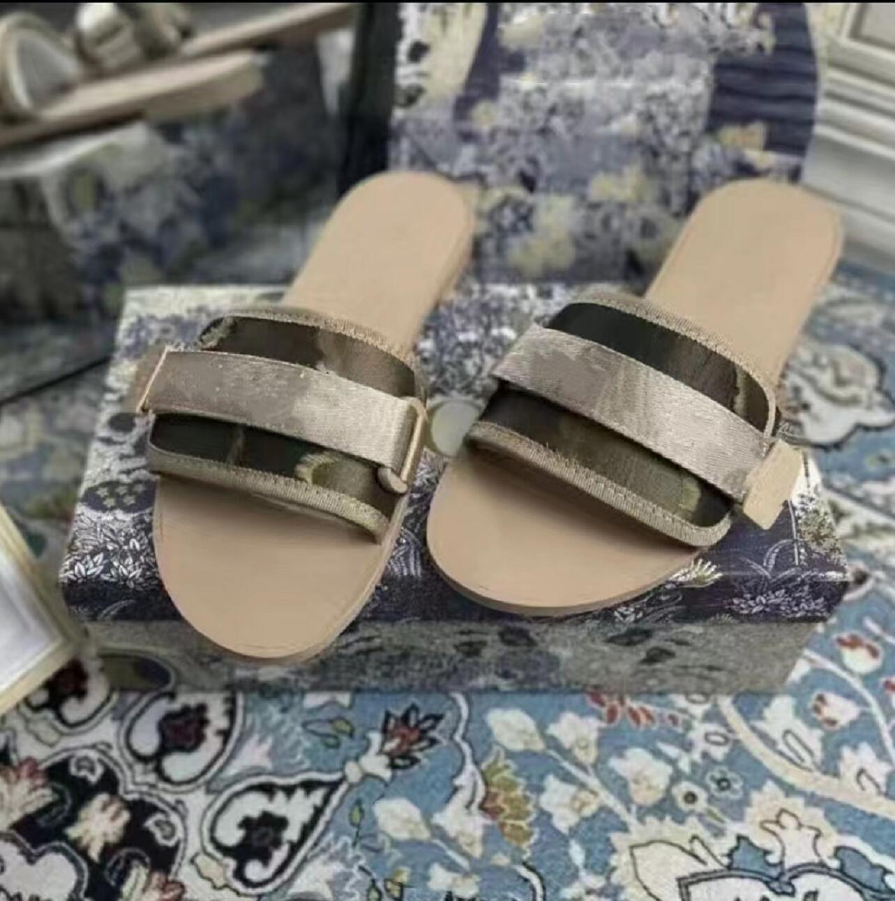 

Designer Embroidery Slippers Summer Flat Bottom HOOK & LOOP Sandal Classic Lady Slipper Top Quality Canvas Scuffs Sandals Fashion Leisure Women Beach Shoes, Not for individual sale