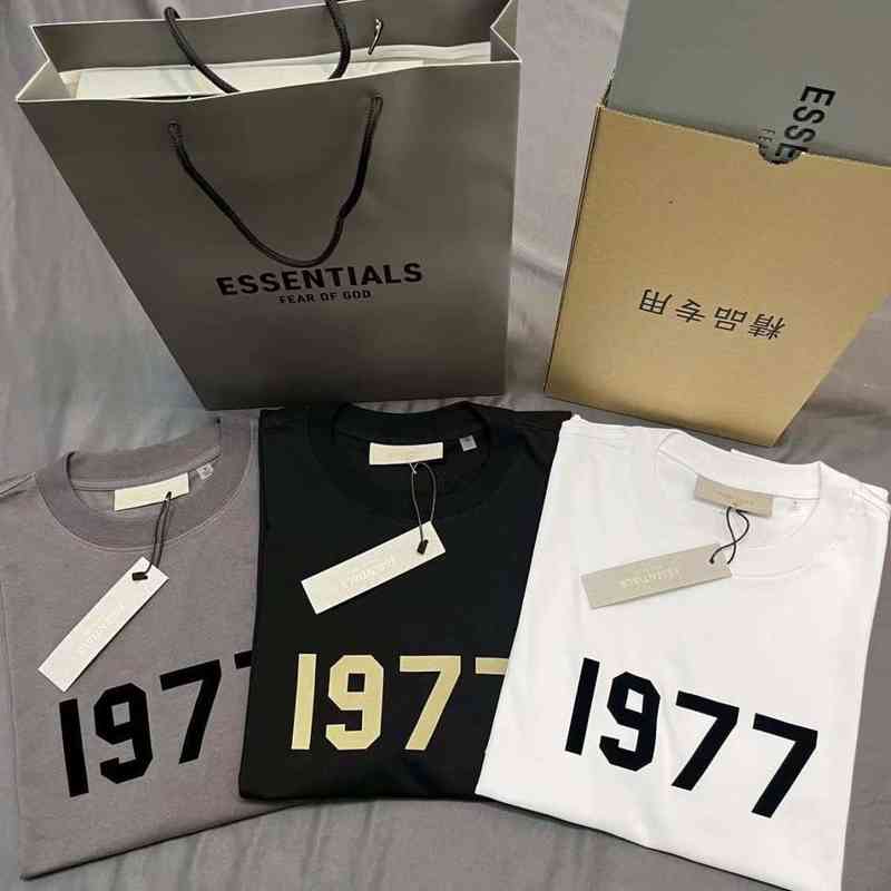 

Designer Fashion Essentials t shirt Fog fear ofGod multi thread short sleeve 1977 couple Unisex T-shirt loose high street, Black with boutique packaging