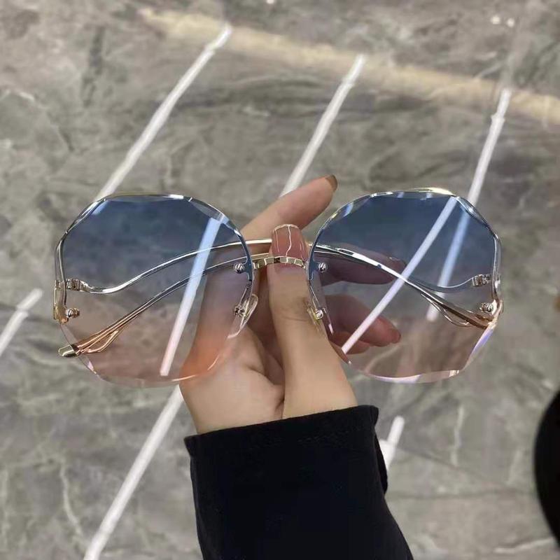 

order with any product Sunglasses men and women hip-hop European and American hot girls round face sunglasses