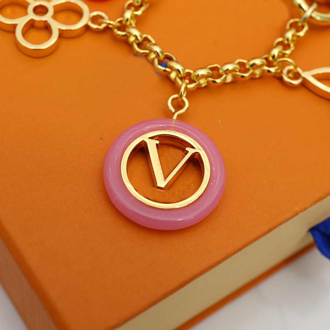 

3 Colors Keychain Luxury Designer Gold Ring Key Buckle Classic Letter Flower Round Pendant Stylish High Quality Keychains Keys Ornaments