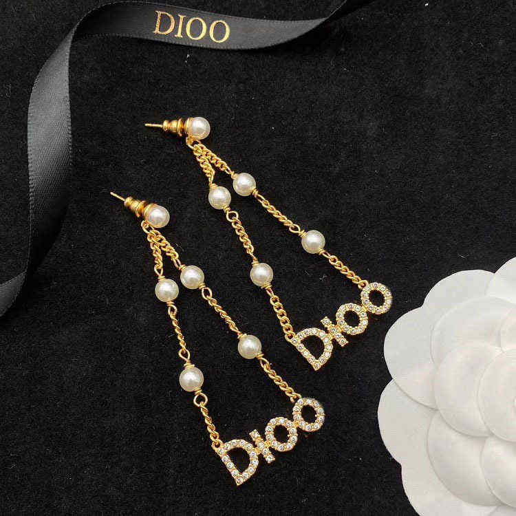 Fine letter Pearl Earrings Fashion simple light luxury female earrings personality-image-782532767