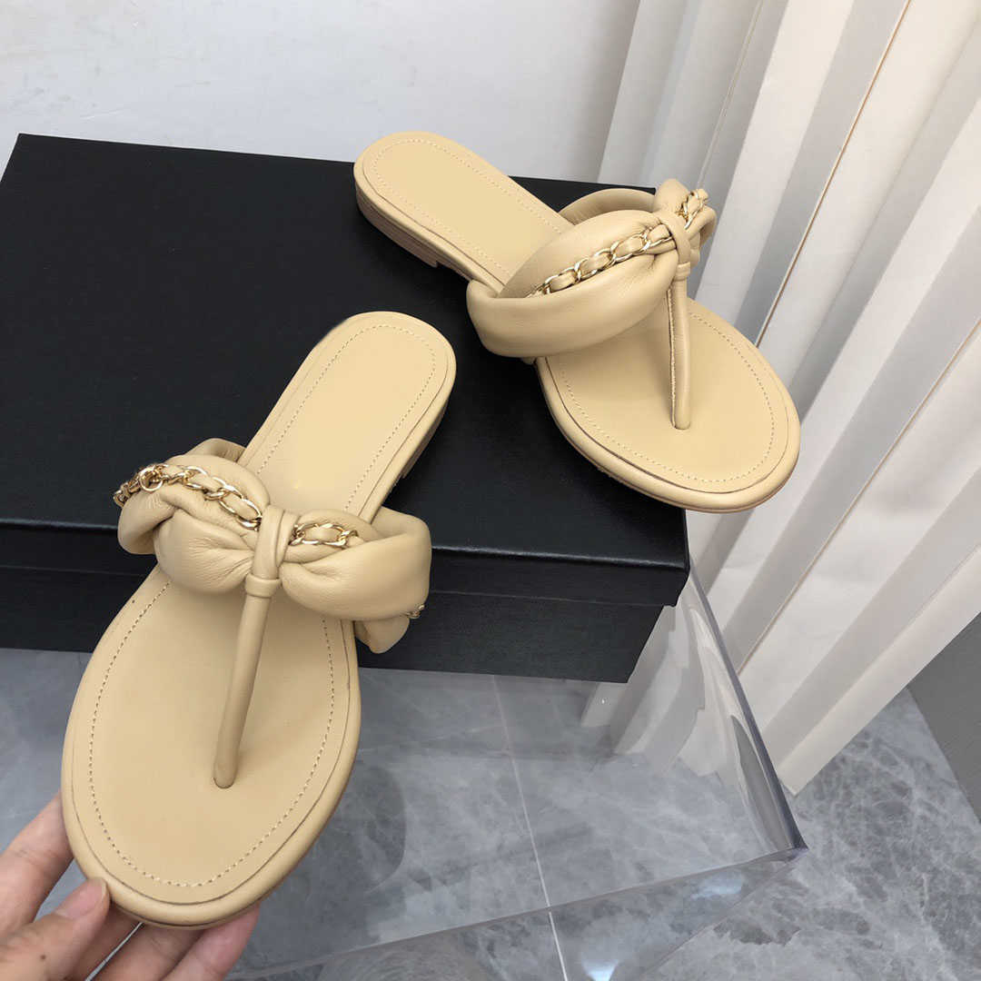 

Sandals With Box 2023 Summer Women Sandals Slippers Lambskin Metal White Outdoor Casual Sandal Designer Luxury Fashion Ladies Beach Flat Flip Flops shoes, Black