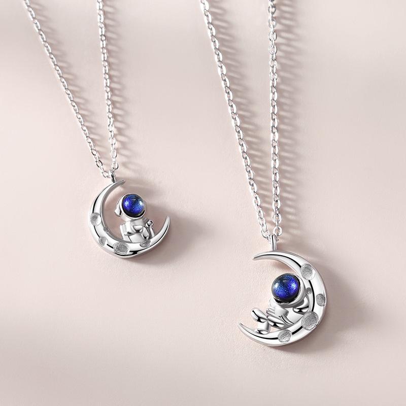 

Chokers Astronaut Pendant Couple Necklaces For Women Men Lover Spaceman Sitting On Crescent Choker Cute Figure Friend Jewelry GiftsChokers