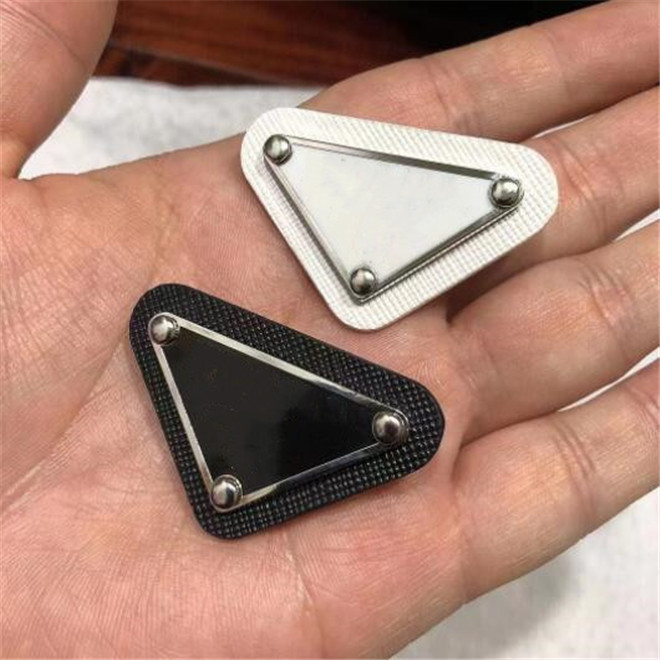 

New Leather Metal Triangle Brooch Design Women Letter Brooches Suit Lapel Pin Fashion Jewelry Accessories