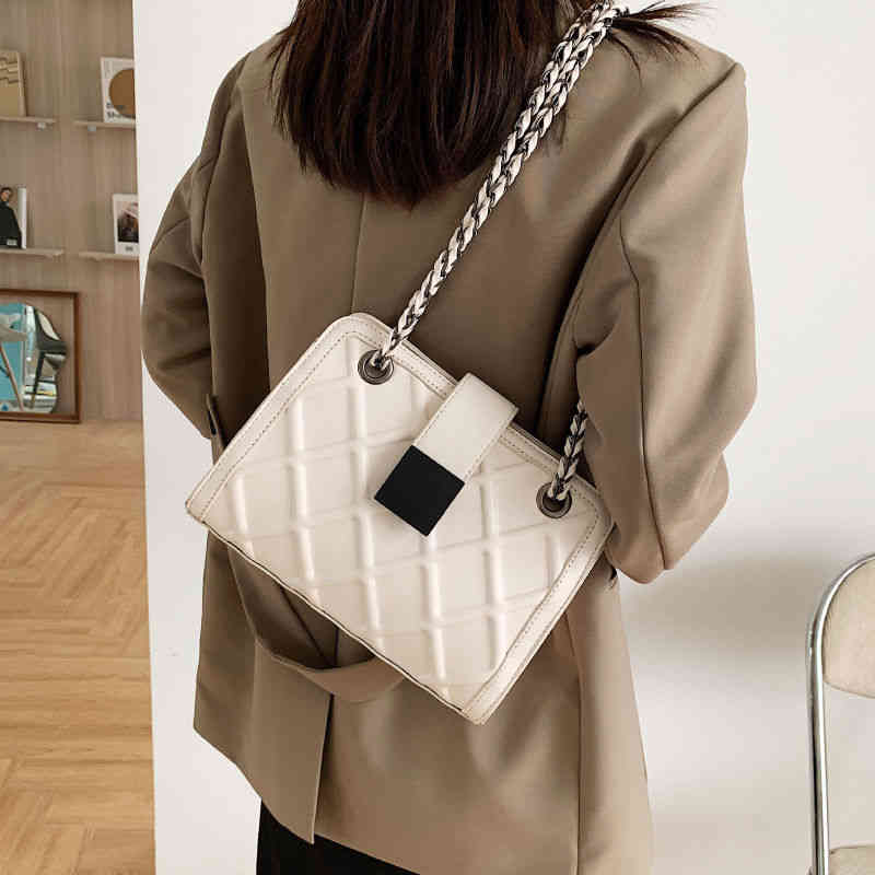 

Fashion Chain Small Bag Women's 2022 New Versatile Texture Style Msenger Crossbody Bags Letter Square Shoulder Handbags, Black
