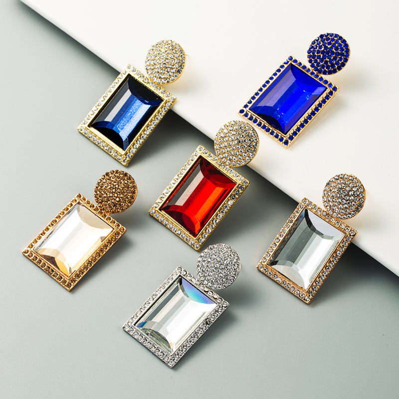 

Retro Exaggerated Earrings Women's Alloy Inlaid Geometric Earrings Korean Version Temperament Wild EarringsCX220402