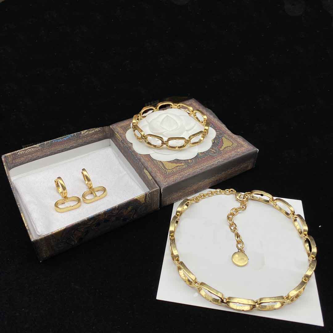 

Luxury Fashion Chains Choker Necklace bracelet stud earrings and set Designer Jewelry Party Diamond Gold Platinum Letter pendants with initial for women long chain
