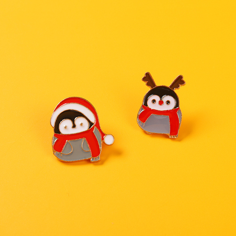 

Christmas Penguin Enamel Pins Custom Santa Deer Scarf Hat Brooches Bag Badge Childlike Cartoon Jewelry New Year Gift for Kids, Mixed colors
