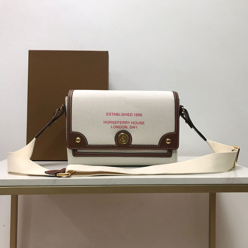 

Canvas Flap Crossbody Bag Top Quality Handbags Purse Horse Berry Print Rivet Wide Shoulder Strap Fashion Letters Shoulder Bags Small Tote Wallets