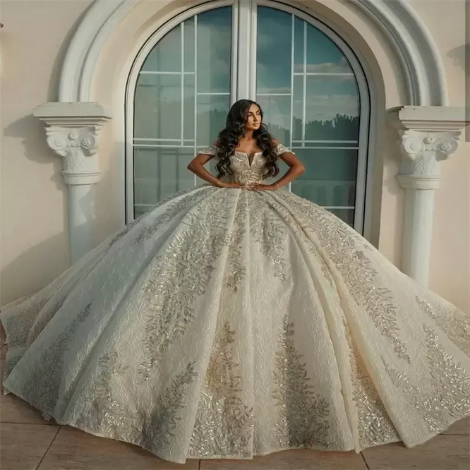 

2022 Luxury Dubai Arabia Ball Gown Wedding Dresses Off Shoulder Beads Lace Appliqued Plus Size Custom Made Bridal Gowns Backless Robe de mariée C0414, Black & white