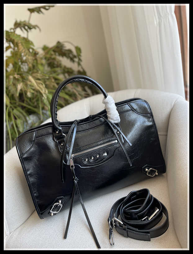 

MURIA Bucket Bag Womens Mahina Vert Lagon Drawstring Tote Calfskin Leather Handbag Perforated Shoulder Strap Bags Designer Luxurys CrossBody Hobo, Blue3