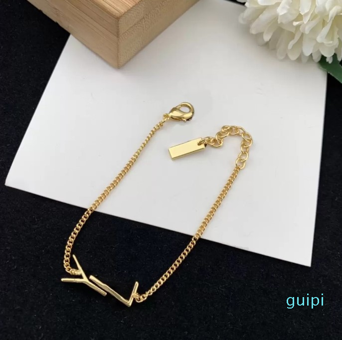 2022 new Designer Bracelet classic style fashion simple high quality women's bracelet suitable for social gatherings gifts engagement is ver