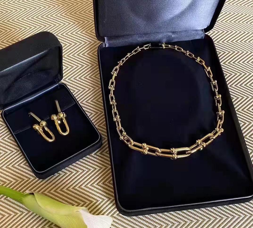 

Necklace Bracelet Gradual change horseshoe hardware designer Women Men couple fashion watch Top Quality Wedding Party Thanksgiving Day Valentine Gold Silver 02