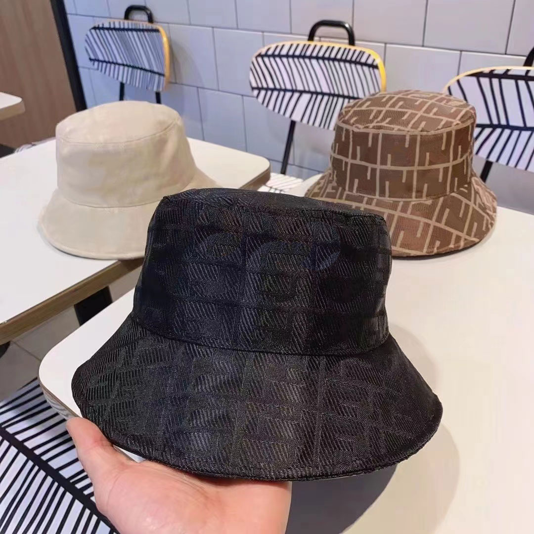 

Luxury designer bucket hat fashion splicing letters brimless cap high quality leisure outdoor travel fishing seaside wide brim hat sun hats holiday gift, White