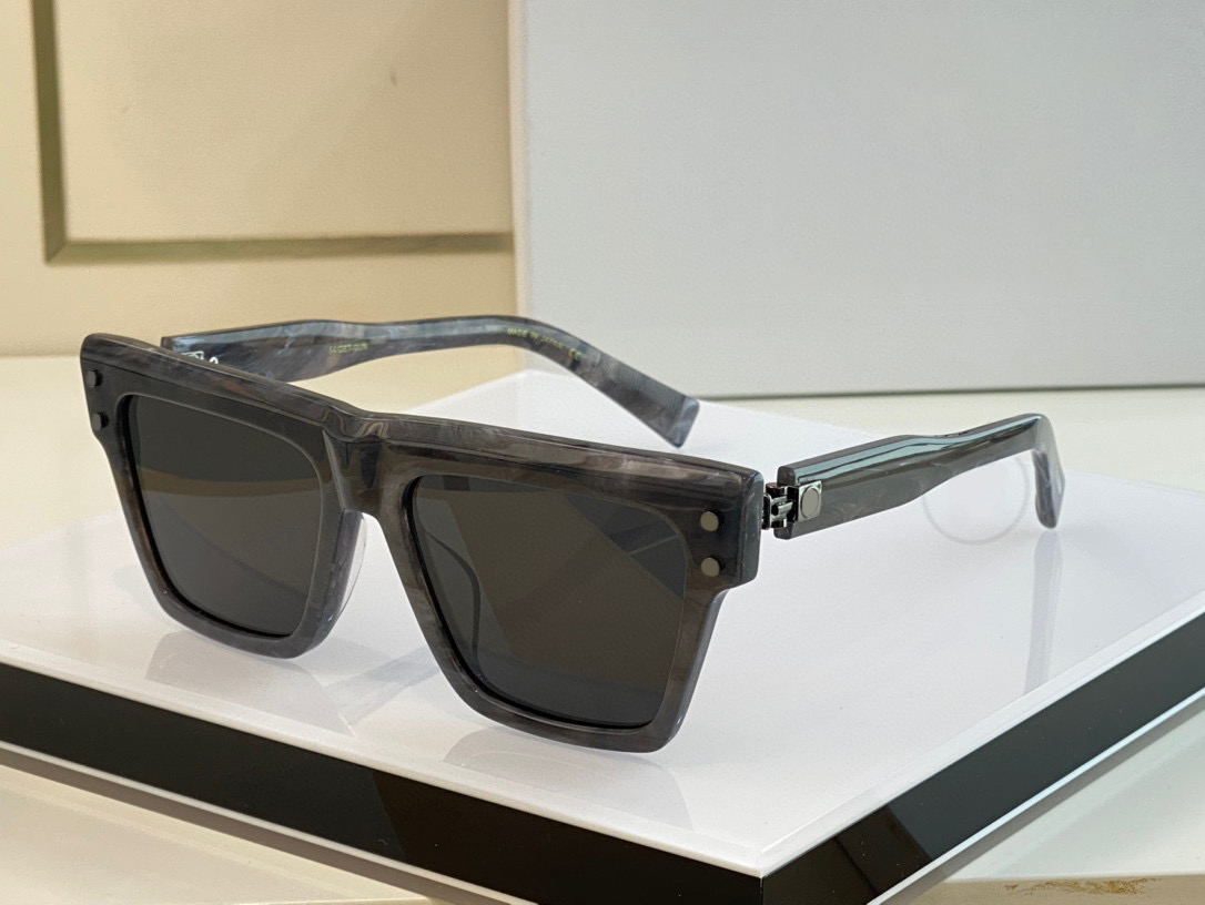

Sunglasses For Men and Women Summer 121 Style Anti-Ultraviolet Retro Plate Square Full Frame Random Box
