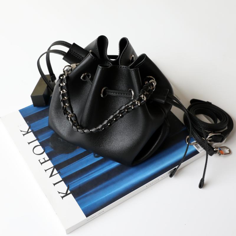 

Evening Bags Fashion Tassel Bucket Bag For Women Designer Brand Handbags Luxury Cow Leather Shoulder Crossbody White Large Tote Purse, Black