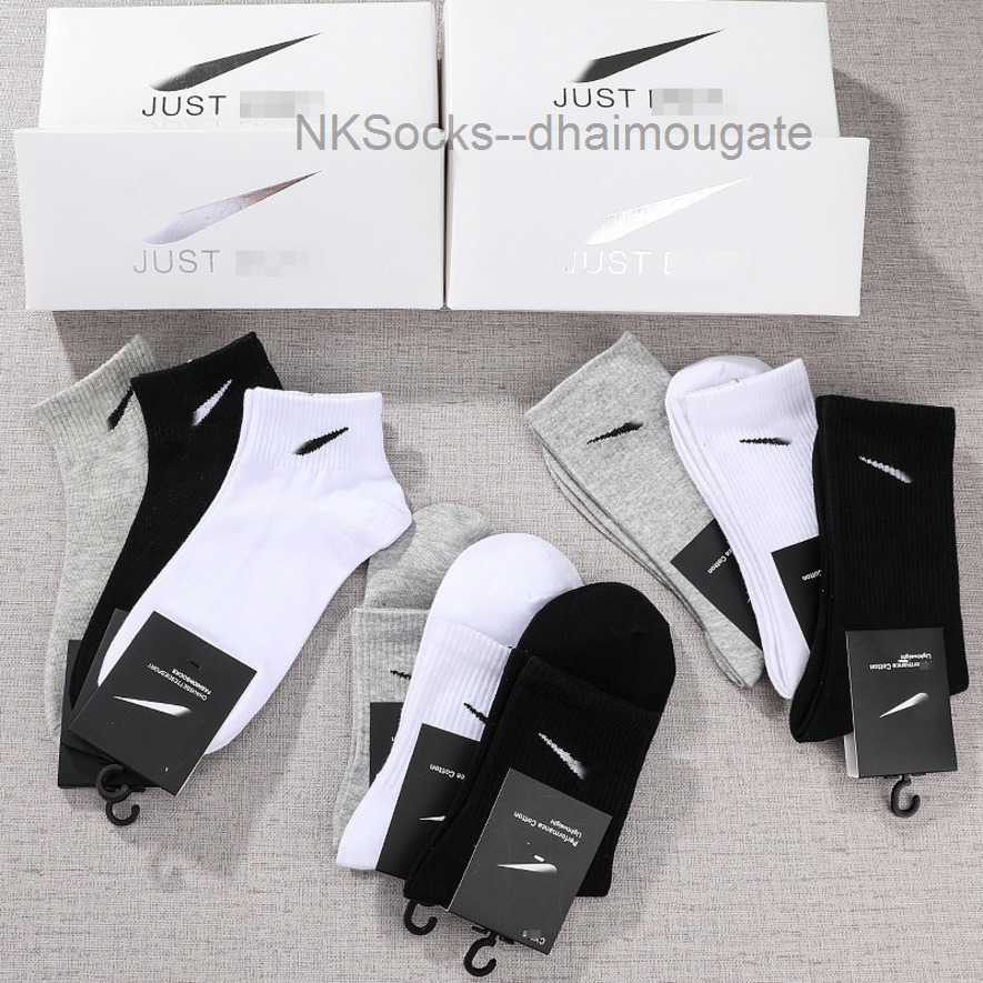 

Men's Fashion Classic Socks Gift Box Stockings Hook Brand Black White Gray Medium Tube Sports Cotton Sweat Absorbing Sock Men Women Luxury Wear Short Sportsocks Spjv, Three pairs of black white grey