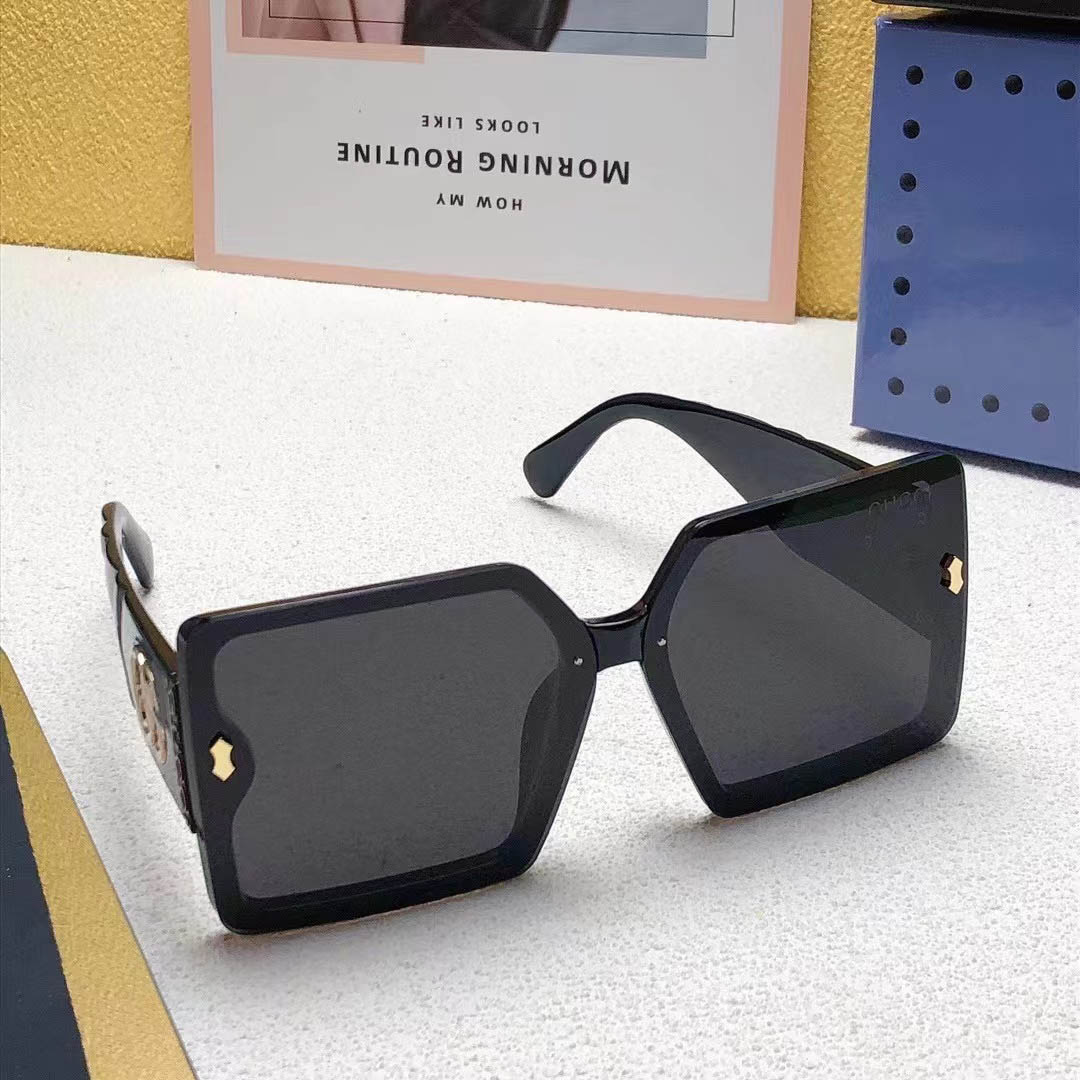 

Fashion Designer Sunglasses Men Women Top Quality Sun Glasses Goggle Beach Adumbral 5 Color Optional