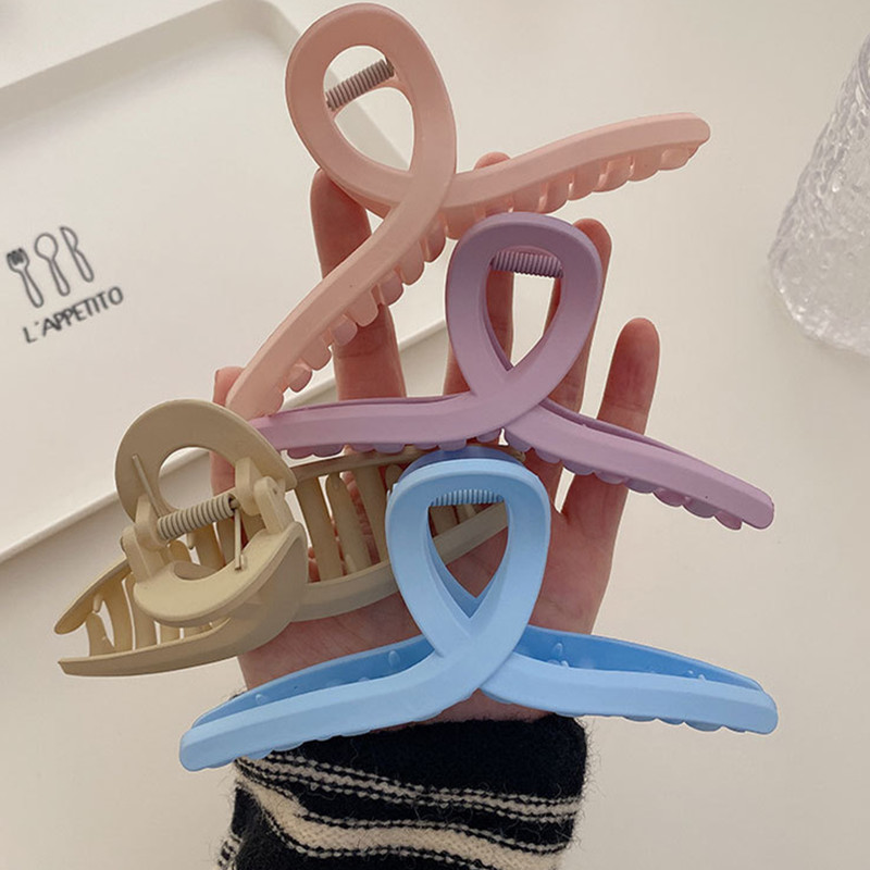 

Length 12.8 CM Large Frosted Solid Color Cross Shaped Hair Clamps Girls Women Plastic Claw Scrunchies Hair Clips European Bath Headdress Ponytail Hairpin